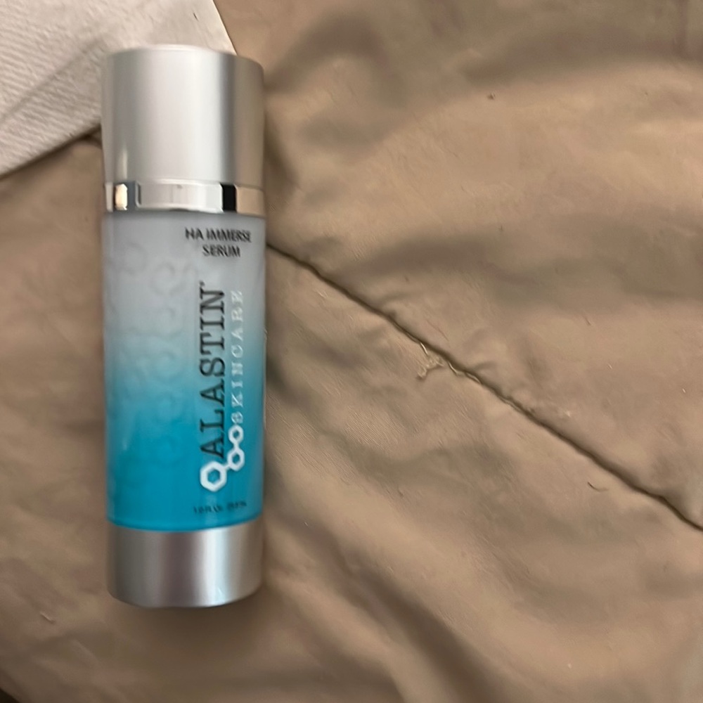 - - Alastin ha immerse serum